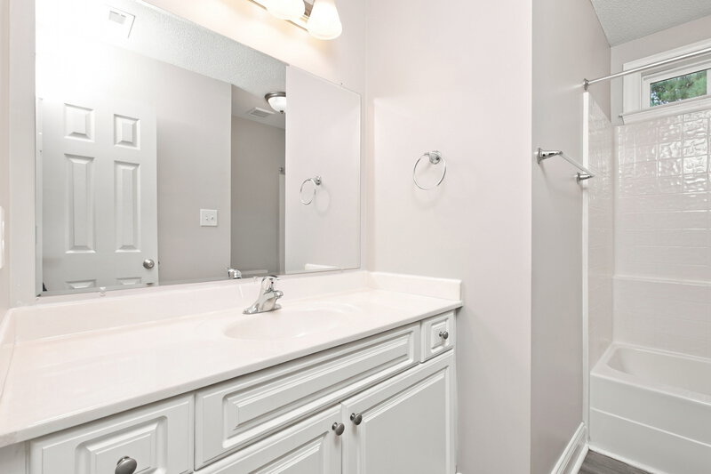 1,595/Mo, 662 Landing View Dr Wendell, NC 27591 Bathroom View 2