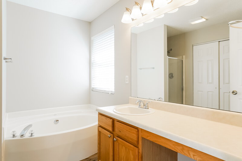 1,845/Mo, 409 Texanna Way Holly Springs, NC 27540 Main Bathroom View