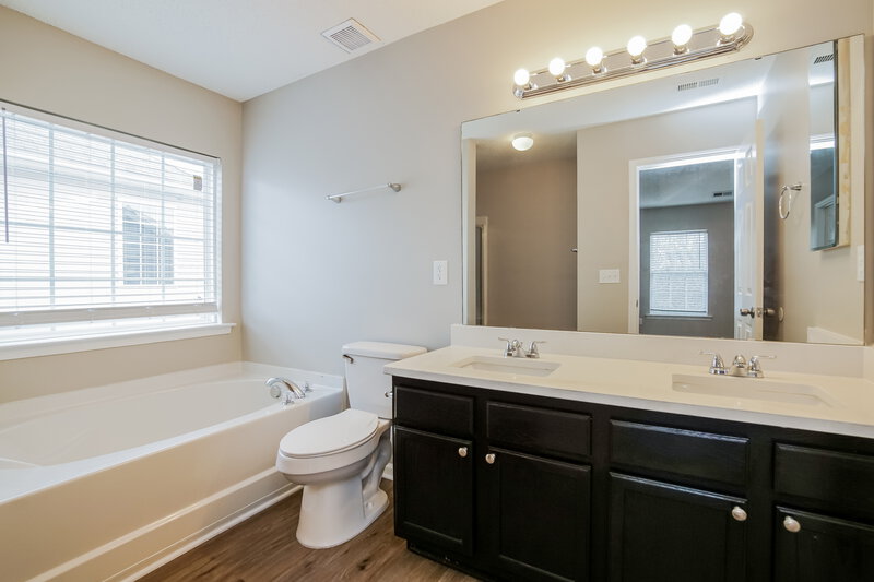 2,050/Mo, 6041 Ricker Rd Raleigh, NC 27610 Main Bathroom View