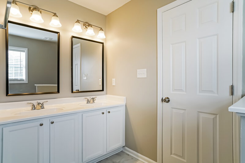 1,655/Mo, 69 Nancy Ct Clayton, NC 27520 Main Bathroom View