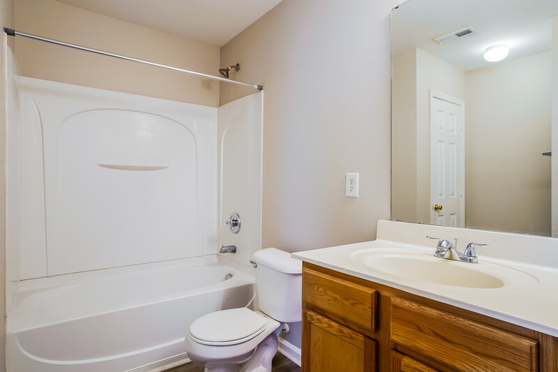 1,830/Mo, 107 Sleeper Car Ln Garner, NC 27529 Main Bathroom View