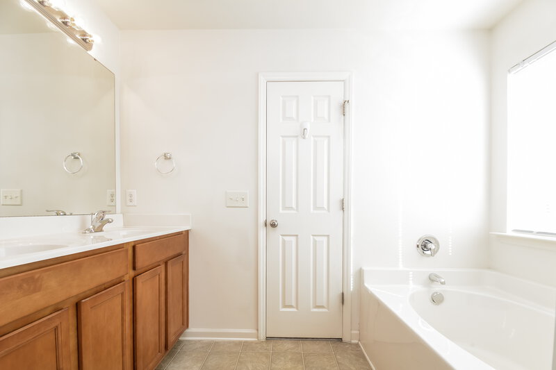 2,235/Mo, 222 Timber Meadow Lake Dr Fuquay Varina, NC 27526 Main Bathroom View