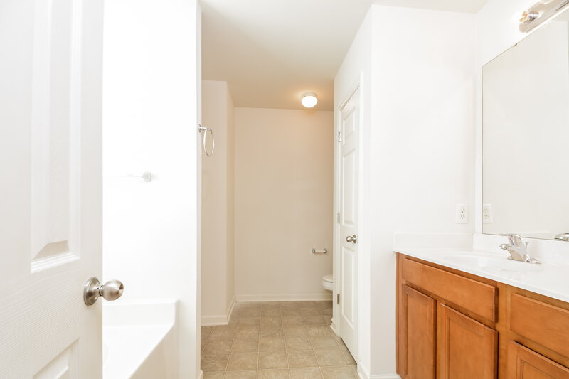 2,235/Mo, 222 Timber Meadow Lake Dr Fuquay Varina, NC 27526 Main Bathroom View 2