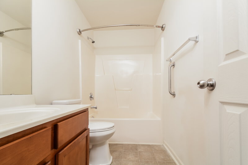 2,235/Mo, 222 Timber Meadow Lake Dr Fuquay Varina, NC 27526 Bathroom View