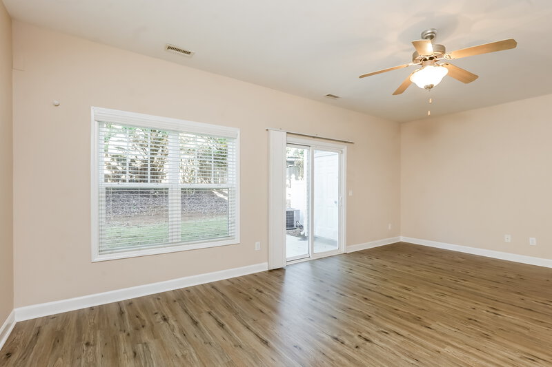 2,090/Mo, 2545 Spring Oaks Way Raleigh, NC 27614 Living Room View 2