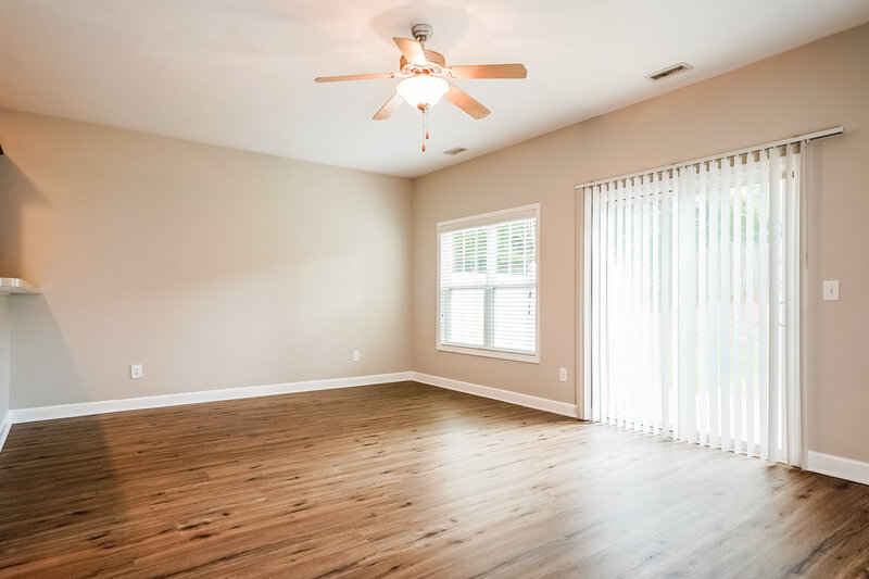 1,920/Mo, 2545 Spring Oaks Way Raleigh, NC 27614 Living Room View 3