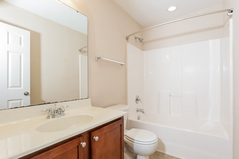 2,090/Mo, 2545 Spring Oaks Way Raleigh, NC 27614 Bathroom View