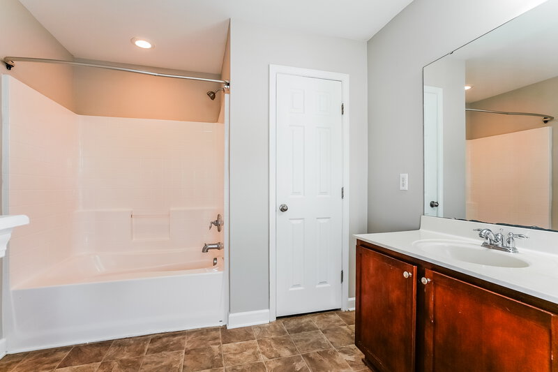 1,920/Mo, 2545 Spring Oaks Way Raleigh, NC 27614 Bathroom View