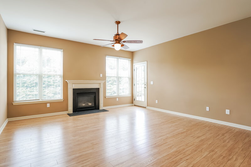 1,905/Mo, 34 Wensley Ct Clayton, NC 27527 Living Room View 2