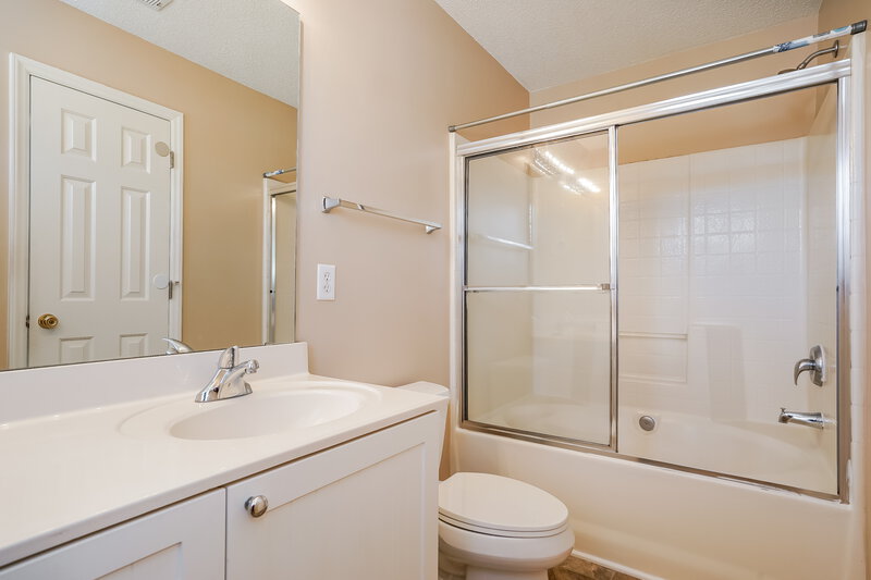1,595/Mo, 2000 Persimmon Ridge Dr Raleigh, NC 27604 Bathroom View