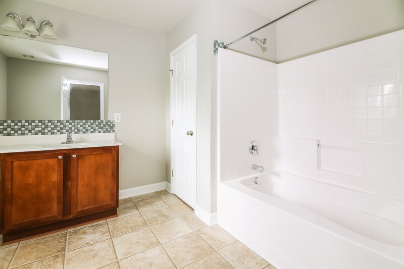 1,770/Mo, 2563 Spring Oaks Way Raleigh, NC 27614 Main Bathroom View 2