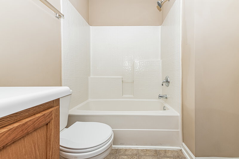 1,875/Mo, 4737 Tommans Trl Raleigh, NC 27616 Bathroom View
