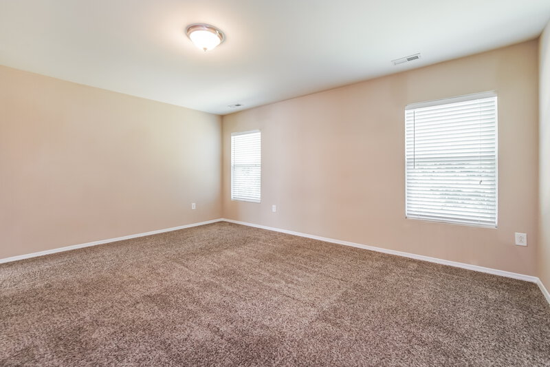 2,800/Mo, 40 Norwich Dr Clayton, NC 27520 Main Bedroom View 2