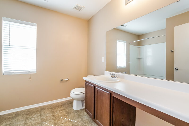 2,800/Mo, 40 Norwich Dr Clayton, NC 27520 Bathroom View