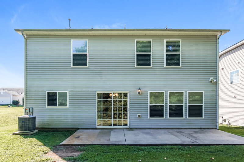 2,800/Mo, 40 Norwich Dr Clayton, NC 27520 Rear View