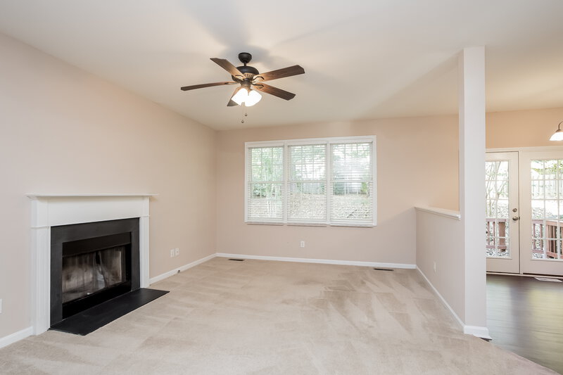 2,240/Mo, 12616 Waterlow Park Ln Raleigh, NC 27614 Living Room View