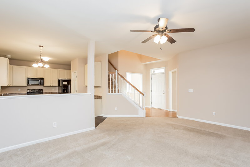 2,240/Mo, 12616 Waterlow Park Ln Raleigh, NC 27614 Living Room View 2