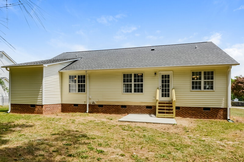 1,925/Mo, 8 Atlantic Ave Benson, NC 27504 Rear View