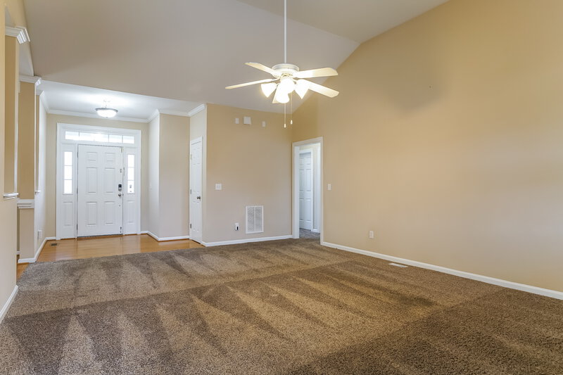 1,910/Mo, 1616 Maizefield Ln Fuquay Varina, NC 27526 Living Room View 2