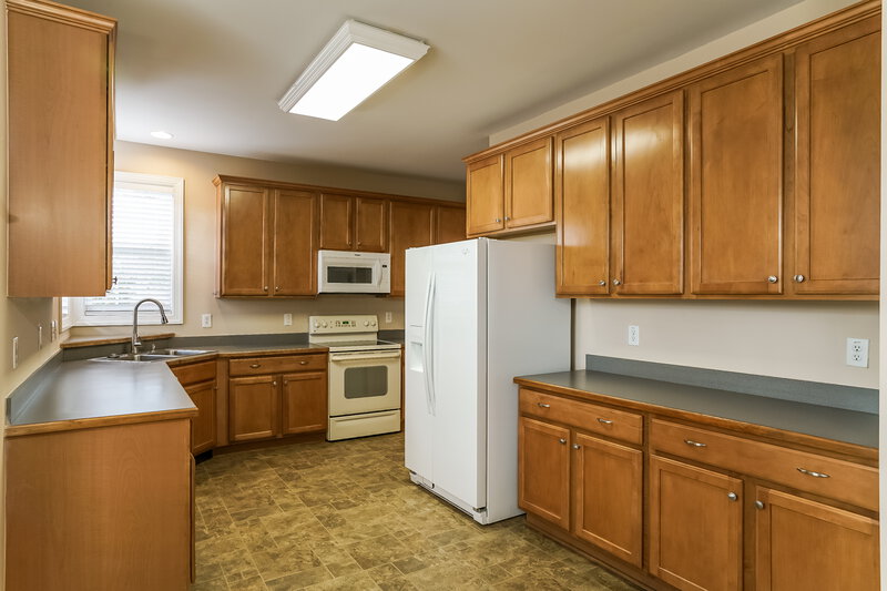 1,910/Mo, 1616 Maizefield Ln Fuquay Varina, NC 27526 Kitchen View