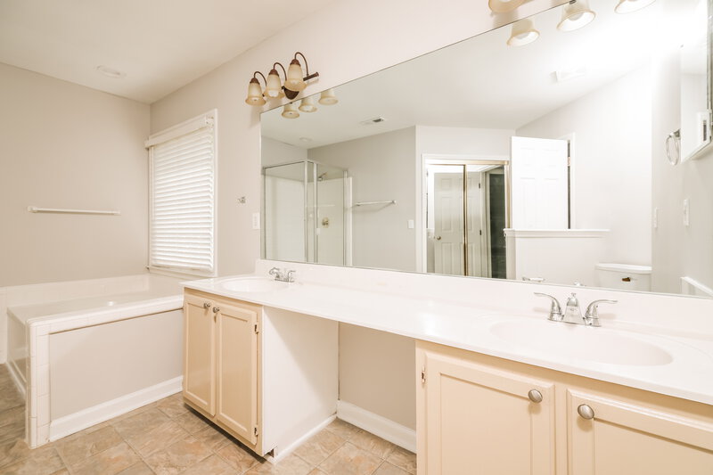 2,740/Mo, 1004 Silverbell Ln Knightdale, NC 27545 Main Bathroom View
