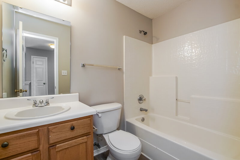 2,255/Mo, 3048 Bethwicke Ct Raleigh, NC 27604 Bathroom View