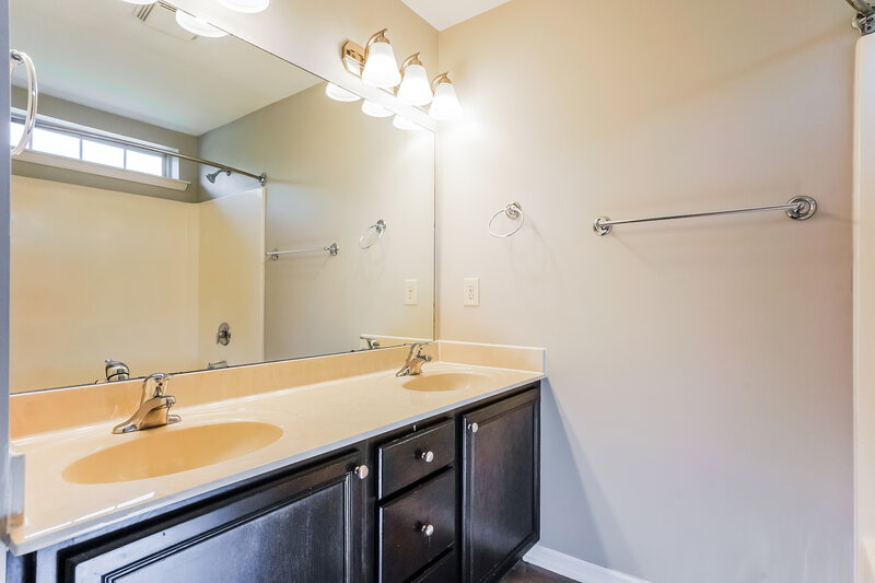 2,210/Mo, 214 Callahan Trl Garner, NC 27529 Bathroom View