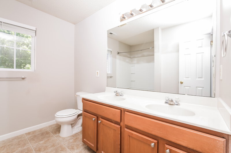 2,090/Mo, 63 Brookhaven Dr Clayton, NC 27527 Main Bathroom View
