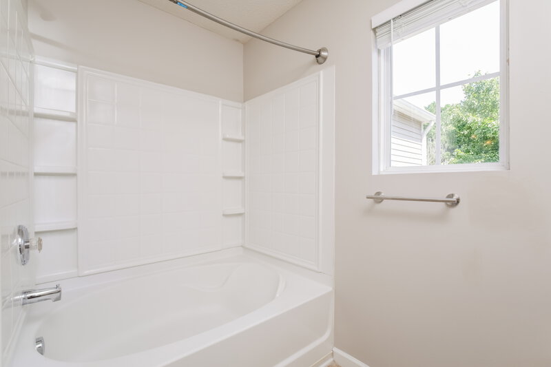 2,090/Mo, 63 Brookhaven Dr Clayton, NC 27527 Main Bathroom View 2
