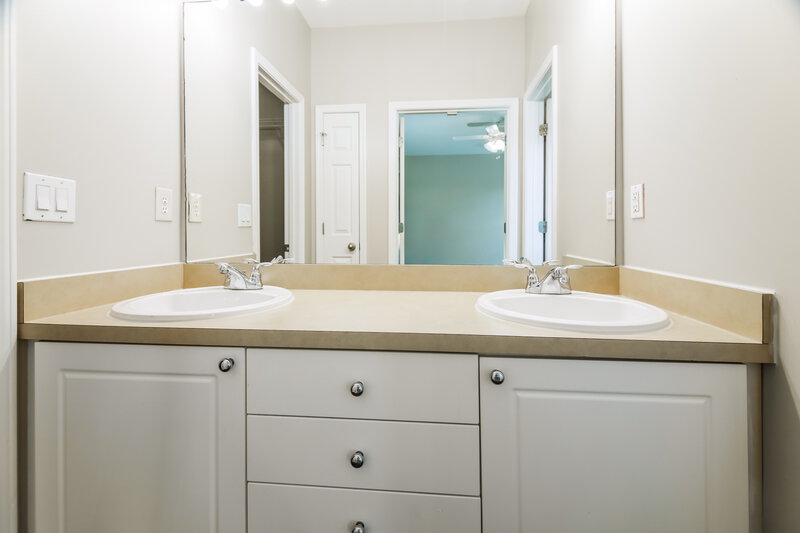 1,765/Mo, 141 Hutson Ln Clayton, NC 27527 Main Bathroom View