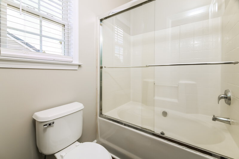 1,765/Mo, 141 Hutson Ln Clayton, NC 27527 Main Bathroom View 2