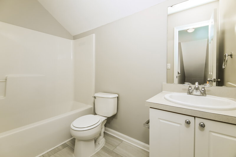1,765/Mo, 141 Hutson Ln Clayton, NC 27527 Bathroom View