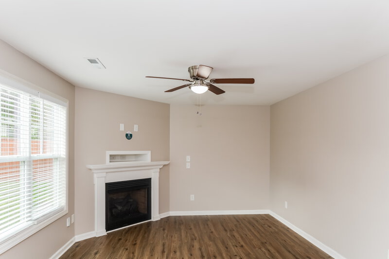 2,640/Mo, 1218 Braemar Highland Dr Zebulon, NC 27597 Living Room View