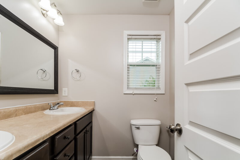 2,640/Mo, 1218 Braemar Highland Dr Zebulon, NC 27597 Main Bathroom View