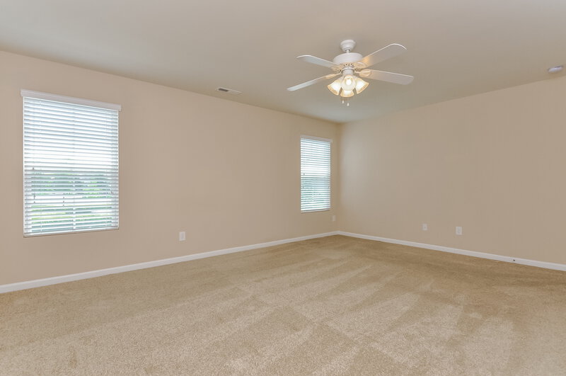 3,480/Mo, 4200 Auburn Hills Dr Raleigh, NC 27616 Living Room View