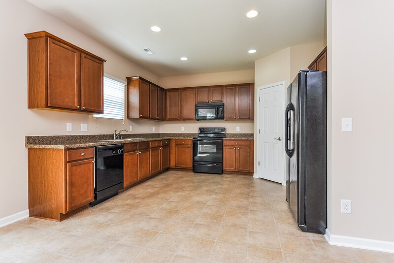 3,480/Mo, 4200 Auburn Hills Dr Raleigh, NC 27616 Kitchen View