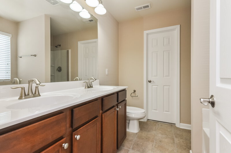 3,480/Mo, 4200 Auburn Hills Dr Raleigh, NC 27616 Master Bathroom View