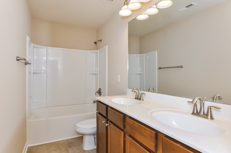 3,480/Mo, 4200 Auburn Hills Dr Raleigh, NC 27616 Bathroom View