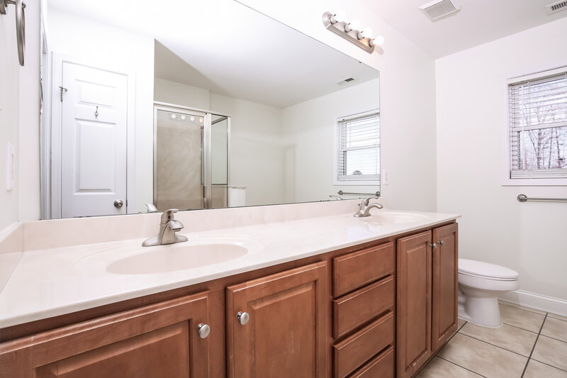 1,885/Mo, 3151 La Costa Way Raleigh, NC 27610 Main Bathroom View