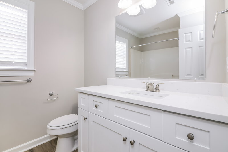 1,925/Mo, 204 Hunter Way Clayton, NC 27520 Main Bathroom View