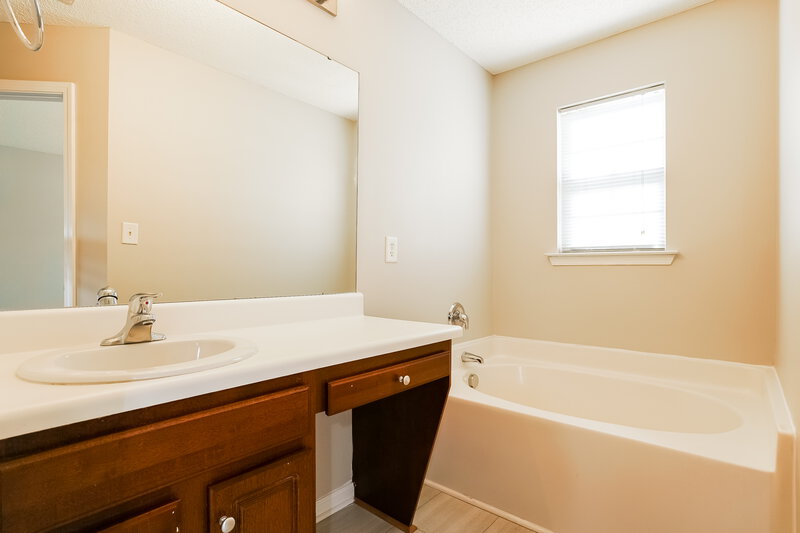 1,895/Mo, 7028 Paint Rock Ln Raleigh, NC 27610 Main Bathroom View