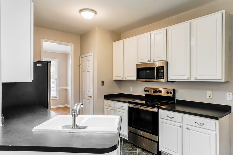 1,800/Mo, 512 Waterford Dr Clayton, NC 27520 Kitchen View