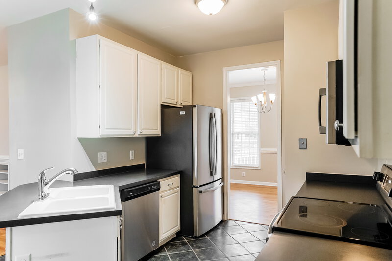 1,800/Mo, 512 Waterford Dr Clayton, NC 27520 Kitchen View 2