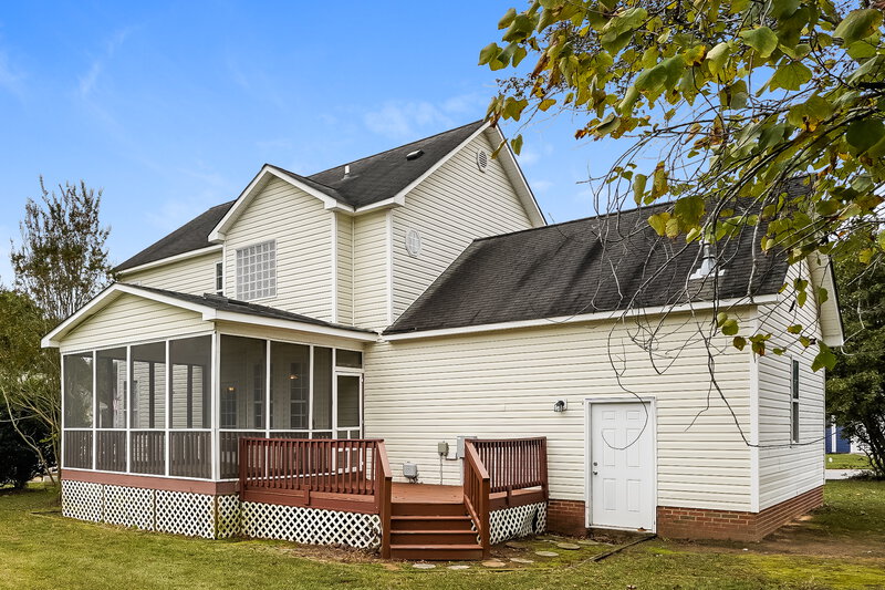 1,800/Mo, 512 Waterford Dr Clayton, NC 27520 Rear View