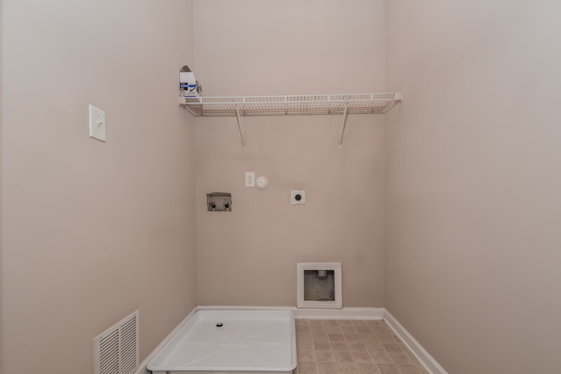 2,000/Mo, 648 Ashbrittle Dr Rolesville, NC 27571 Main Bathroom View 3