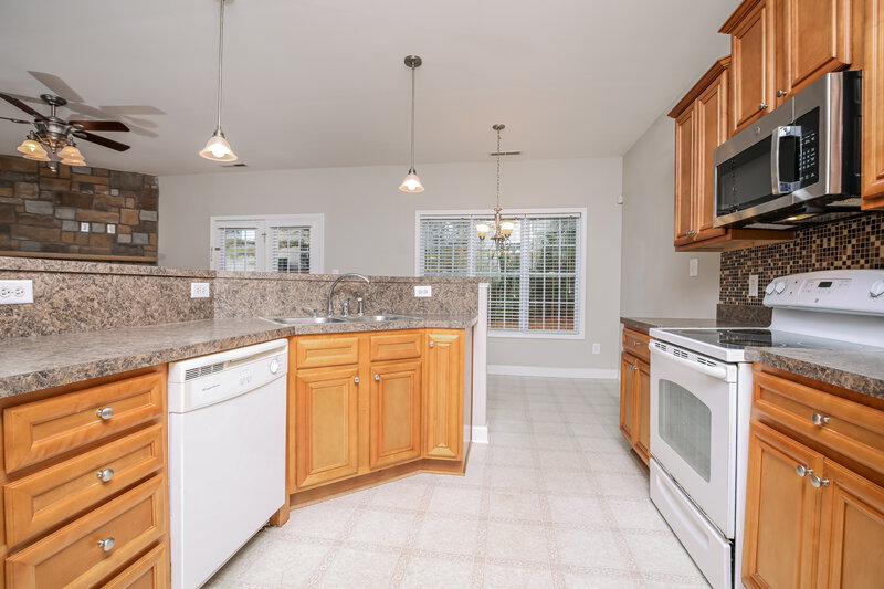1,925/Mo, 1214 Braemar Highland Dr Zebulon, NC 27597 Kitchen View