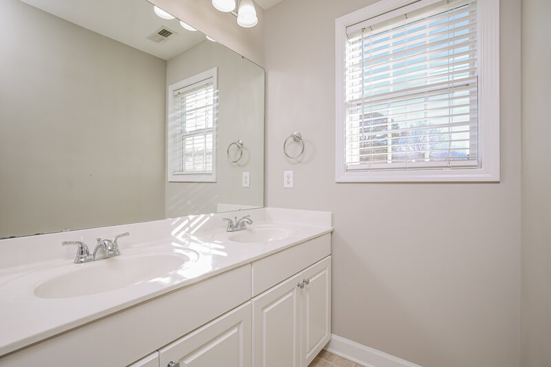 1,925/Mo, 1214 Braemar Highland Dr Zebulon, NC 27597 Bathroom View