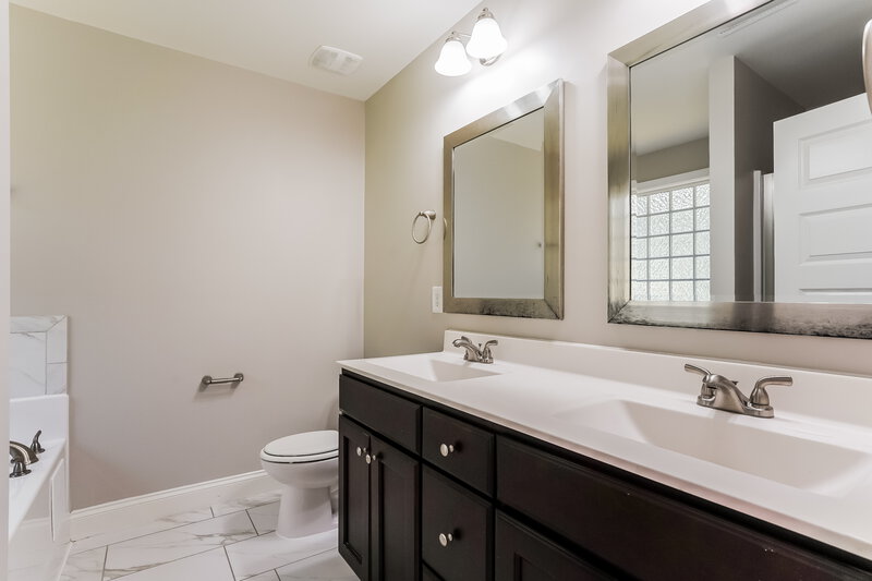 2,005/Mo, 110 Alcock Ln Youngsville, NC 27596 Main Bathroom View