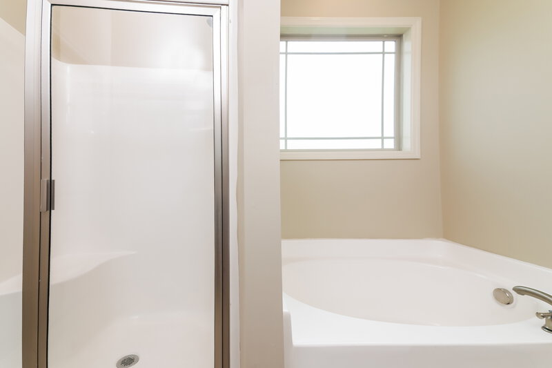 1,730/Mo, 12 Wensley Ct Clayton, NC 27527 Main Bathroom View 2