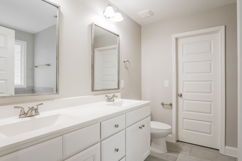 1,955/Mo, 100 Alcock Ln Youngsville, NC 27596 Main Bathroom View